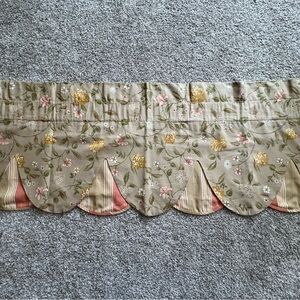 Floral Scalloped Valance (one pair)